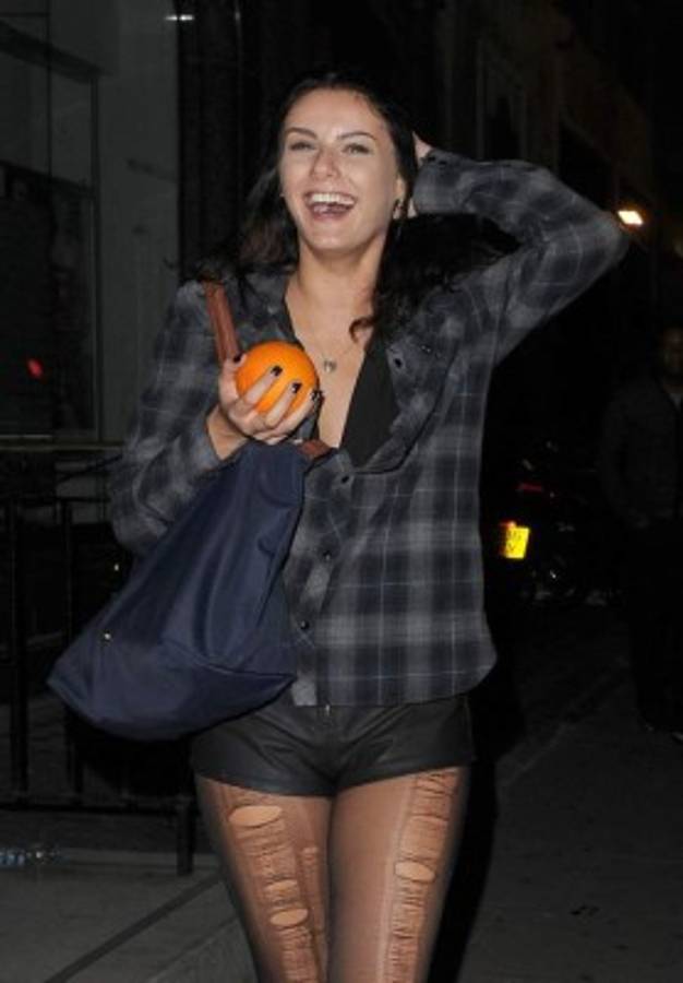 Fotos: Usain Bolt sigue imparable, ahora se llevó diez chicas a su hotel en Londres