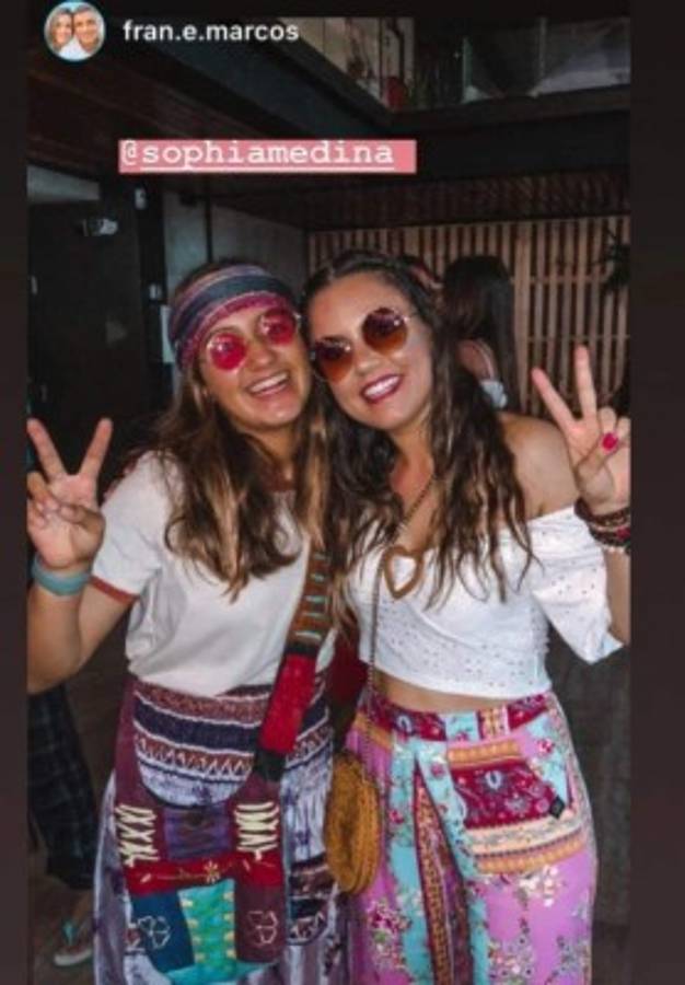 Neymar se viste de 'hippie' para celebrarle el cumpleaños a un amigo surfista en plena navidad