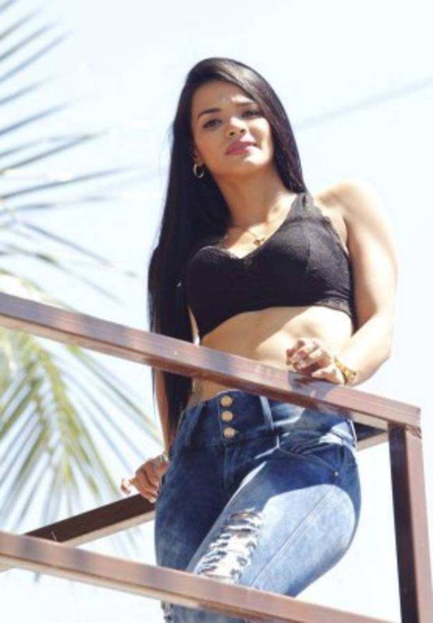 ¡Ufff! Ella es Dixly Soler, la despampanante modelo amante de las pesas