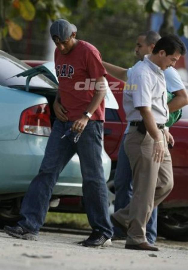 Los celulares, lentes, bolsos y ropa... ¡Así era la moda de los futbolistas hondureños hace una década!