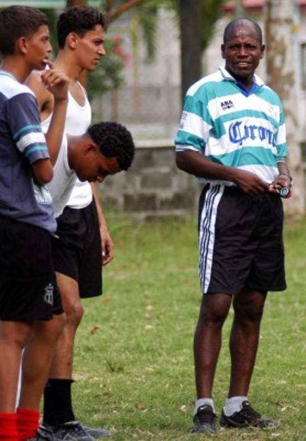 ¡García FC! Boniek García armó un equipo solo con primos y hermanos de Liga Nacional