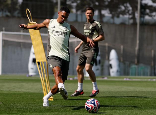 Alexander-Arnold conoció a sus nuevos compañeros: Xabi recuperó a varias figuras antes de afrontar el Mundial de Clubes