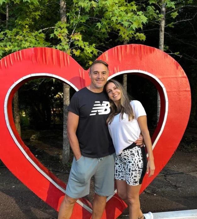 Su esposa deslumbró: Así fueron las vacaciones de “La Tota” Medina, entrenador de Motagua, en Roatán