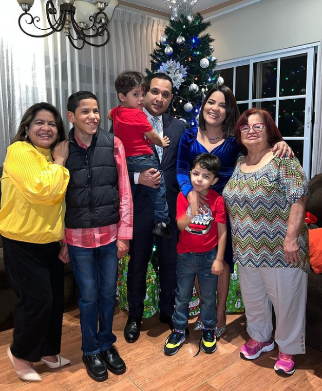 ¡Qué muñecas! Presentadoras y modelos hondureñas enamoran en la Navidad 2021