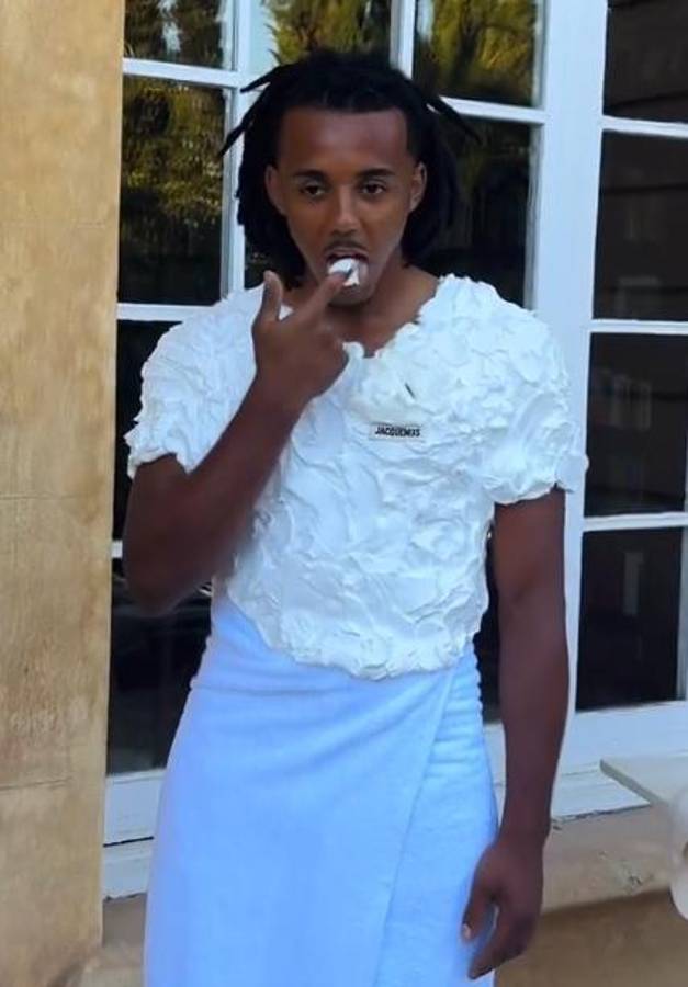 Koundé vuelve a sorprender con su look más extravagante: el defensor del Barcelona agitó las redes sociales