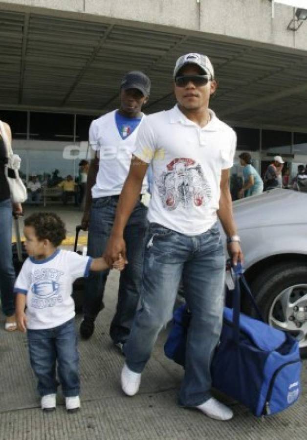 Los celulares, lentes, bolsos y ropa... ¡Así era la moda de los futbolistas hondureños hace una década!