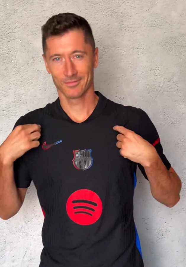 Barcelona presentó su segundo uniforme de la temporada y es una belleza: vuelve el color negro