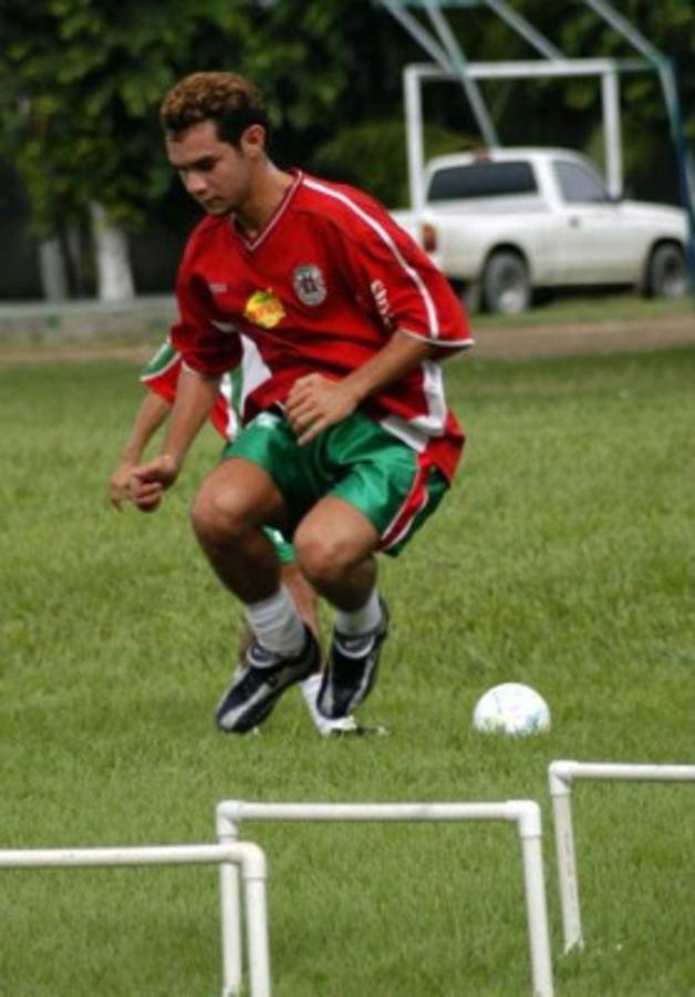 Un bimundialista mexicano en lista: Chelato Uclés y los grandes futbolistas a los que hizo debutar
