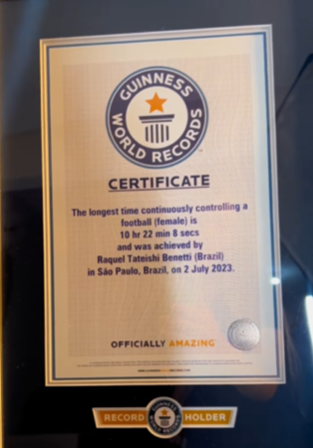 La preciosa brasileña que rompió el récord mundial de dominadas: ¡más de 62 mil toques!