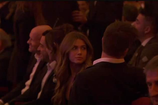 Piqué y Clara Chía llegaron a la fiesta del Barcelona: el tímido beso, los invitados y las grandes ausencias