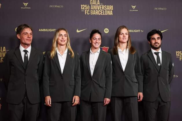 Piqué y Clara Chía llegaron a la fiesta del Barcelona: el tímido beso, los invitados y las grandes ausencias