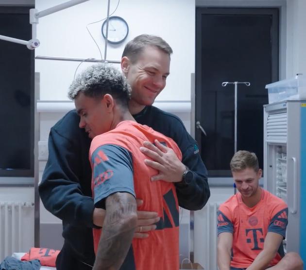Luis Díaz conoció a las estrellas del Bayern Múnich: lujitos ante Harry Kane, tremendo regalo y bailando cumbia