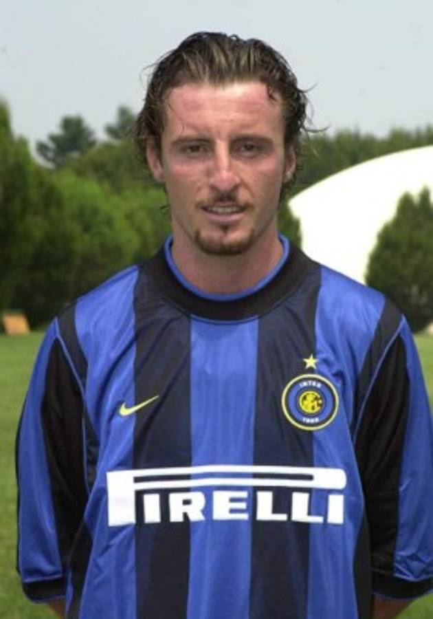 Jugó con Ronaldo en el Inter, derrochó toda su fortuna y ahora se gana la vida como panadero