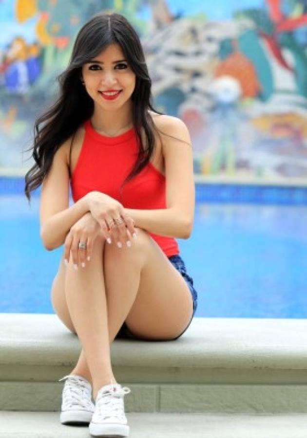 Así es la hermosa Jennifer Zelaya, una reina de las redes sociales en Honduras
