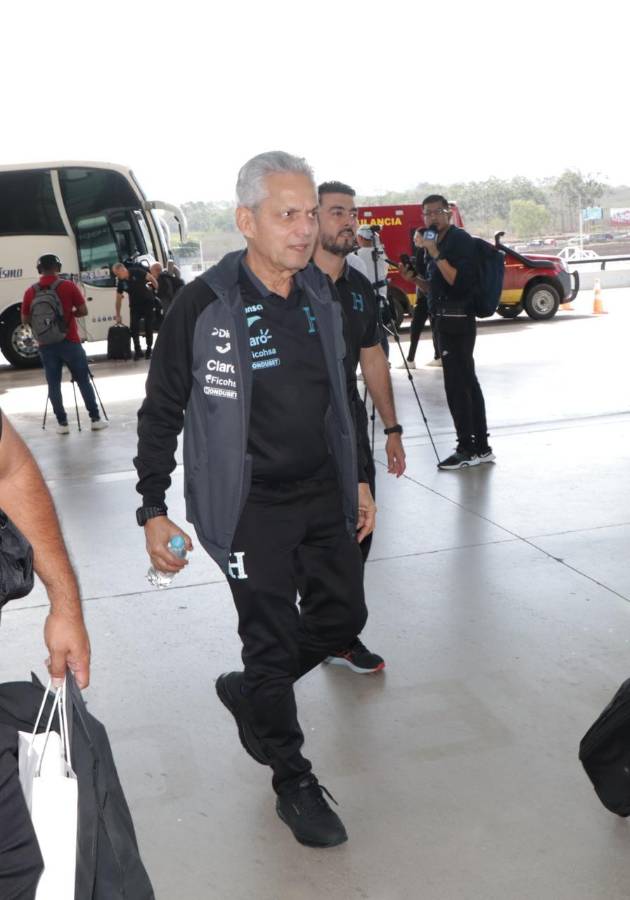 Los dos pelones en la Selección de Honduras tras el debut en las eliminatorias; la Bicolor viajó rumbo a Bermudas