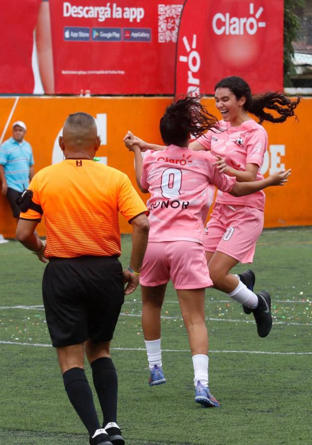 Super Liga Claro 2024: pasión por el fútbol, muchos goles y alegría total