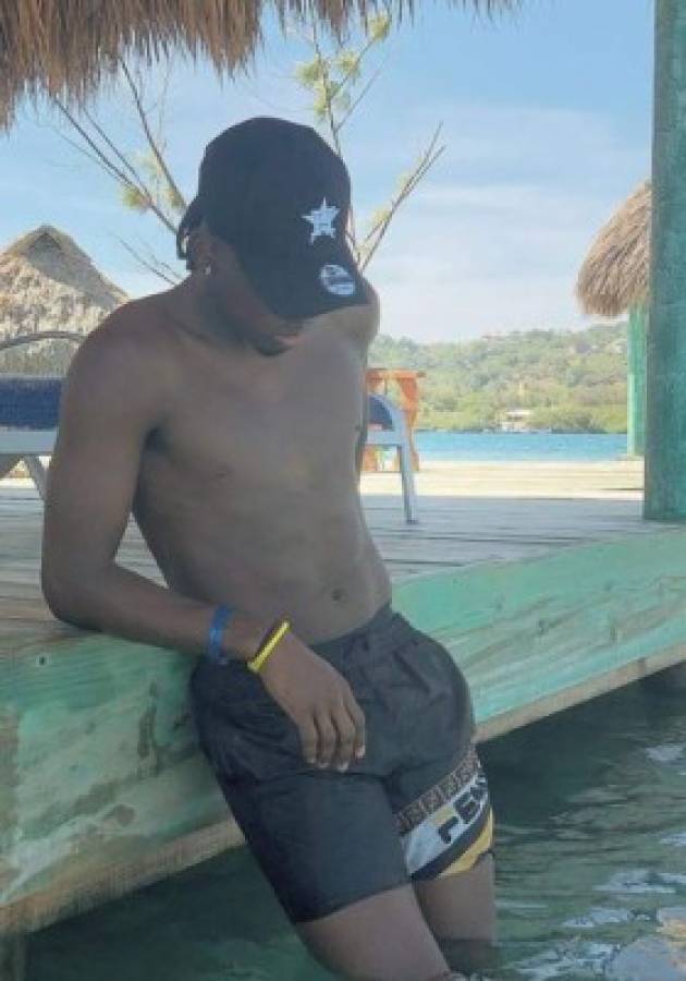 ¡Si hay sol, hay playa! Roatán, el destino paradisíaco de Alberth Elis en sus vacaciones 2019