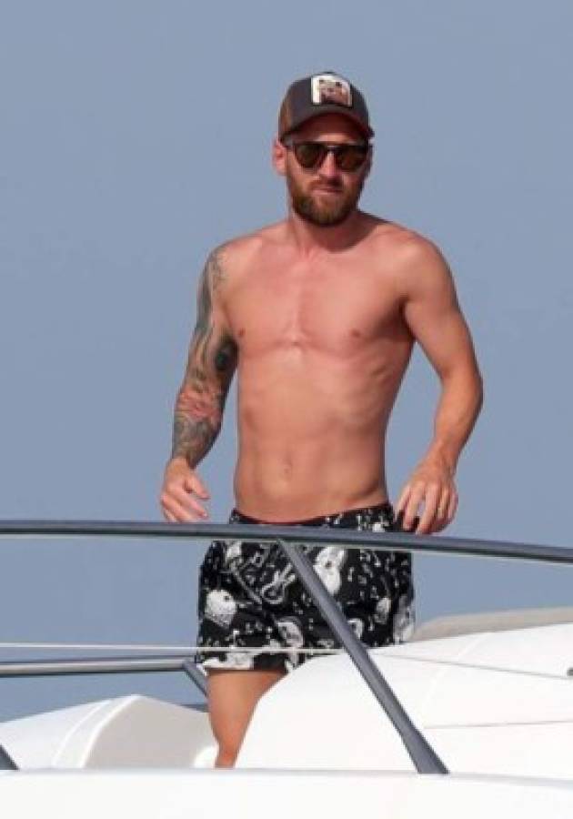 Nuevas fotos: Messi sigue disfrutando en Ibiza con Antonella Roccuzzo