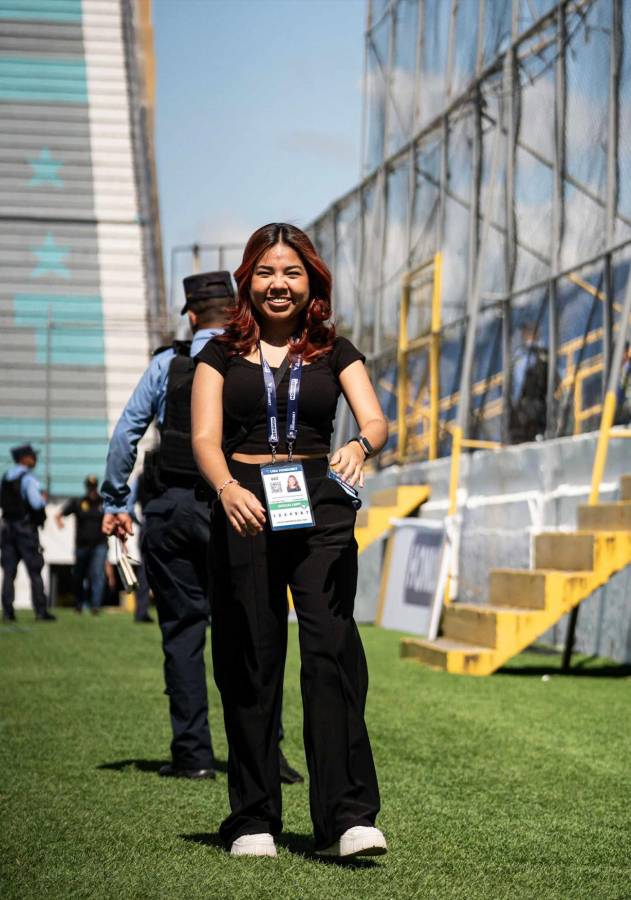 ¿Quién es la hermosa señorita de la Cruz Roja? mundialista y Batman se hacen presentes en el derbi Real España vs Marathón
