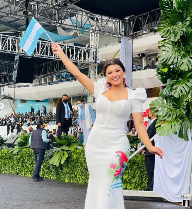 ¡Qué lindas! Presentadoras hondureñas derrochan pura belleza en los 201 años de Independencia