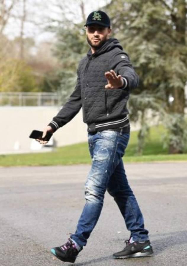 ¡Look de campeones! Futbolistas franceses imponen estilo en su arribo a la concentración