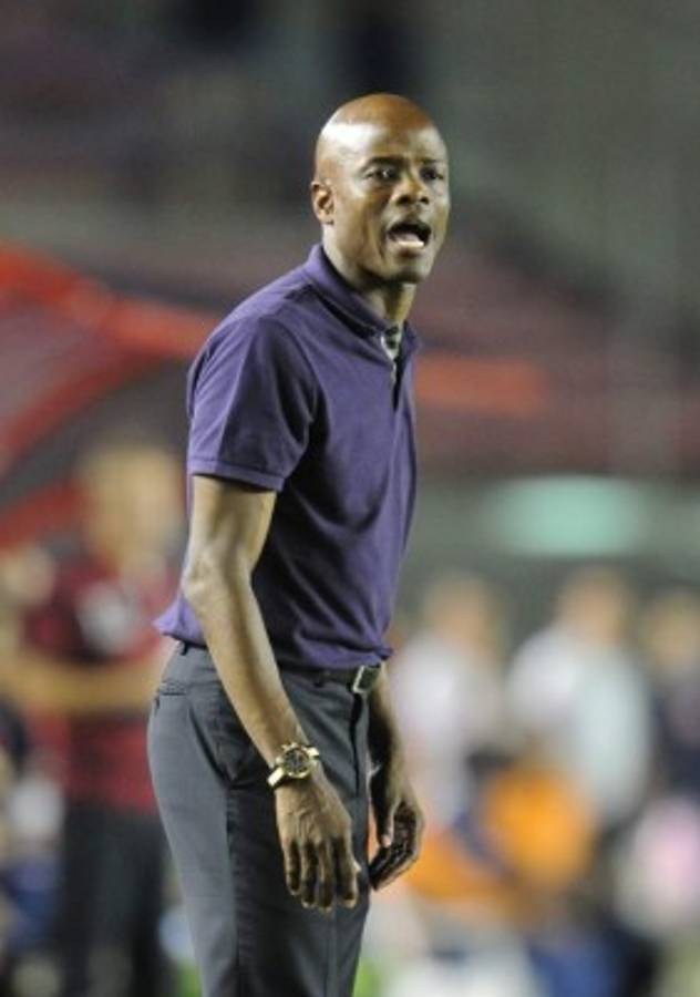 Los salarios de los técnicos de Concacaf, Fabián Coito de los más bajos