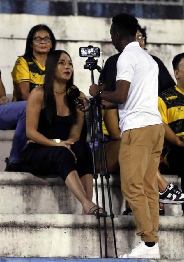 NO SE VIO EN TV: Feo gesto de Moya a Troglio, la modelo que reapareció y lo insólito que pasó en el Real España - Olimpia