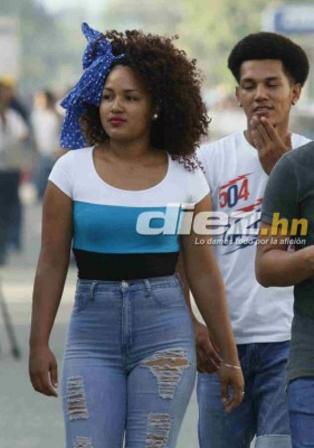 ¡Mamitas! Puerto Cortés se llena de chicas lindas para el Platense-Olimpia