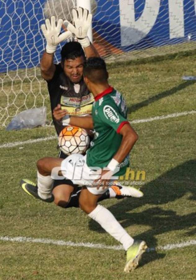 ¿Duda? Así fue el claro penal de Obed Enamorado contra Henry Romero