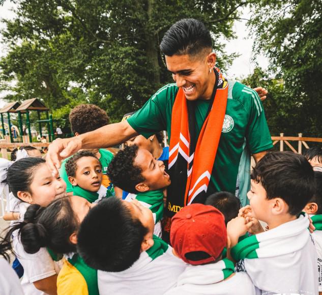 El hondureño Luis Palma visita la Casa Blanca y desata la locura de niños en la gira del Celtic en Estados Unidos
