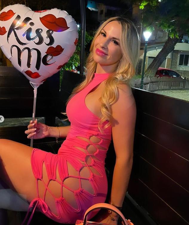 Así la espectacular Romina Ortega, la esposa del árbitro Pitana que ahora vende contenido para adultos