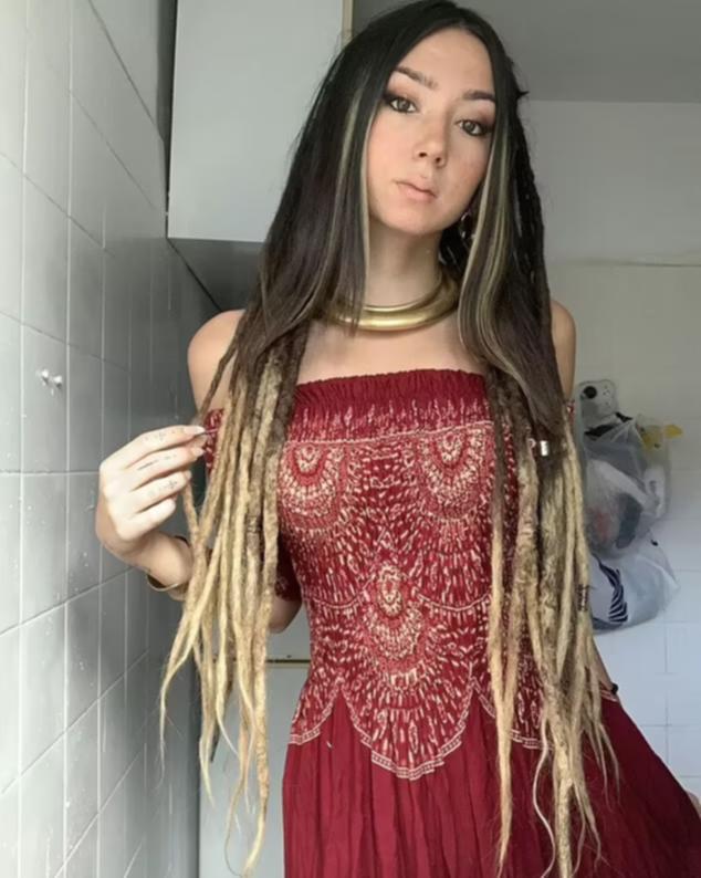 La mujer que Hamás exhibió como trofeo de guerra: asistía a un festival de música por la paz