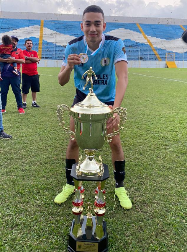 Josué Cruz conquistó la Liga Mayor Sampedrana con Centuriones venciendo a Platense Junior en la final.