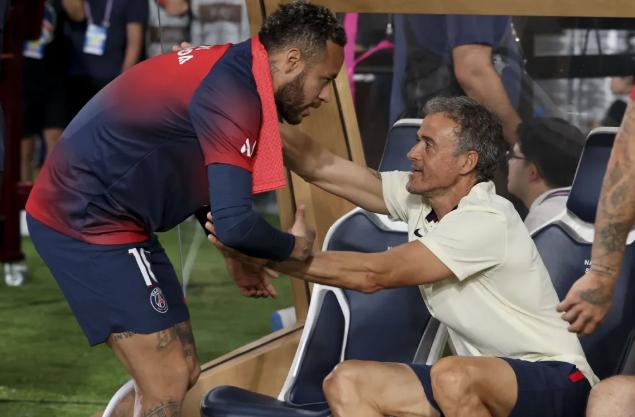 Luis Enrique decidió prescindir de Neymar en su primer año como DT del PSG.