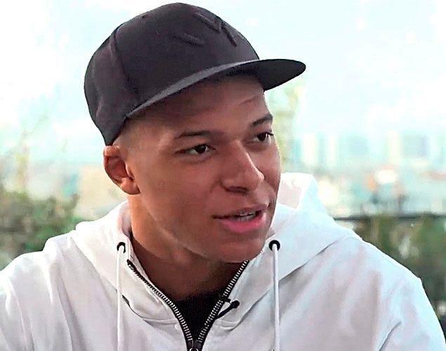 Sale a la luz el nuevo contrato millonario de Mbappé con el PSG: El más caro de la historia ¿Influyó Messi en la decisión final?