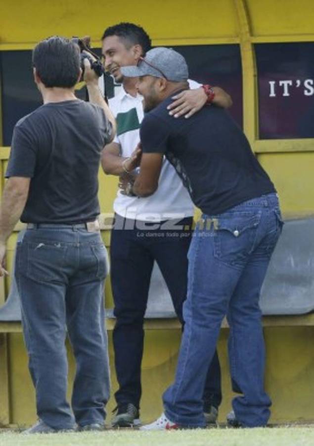 Infartantes chicas en práctica de Marathón y la visita de Berríos, Emil y doña Queta