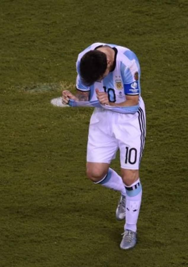 EN FOTOS: La amargura y lágrimas de Messi por fallar otra vez con Argentina