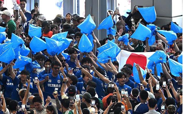 Los fans de Japón lo volvieron a hacer en un Mundial y fueron sorprendidos