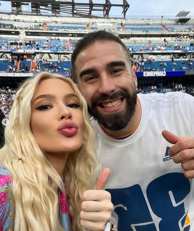 Karoline Lima, la sensual novia de crack del Real Madrid que dejó con la boca abierta a todos en el Bernabéu