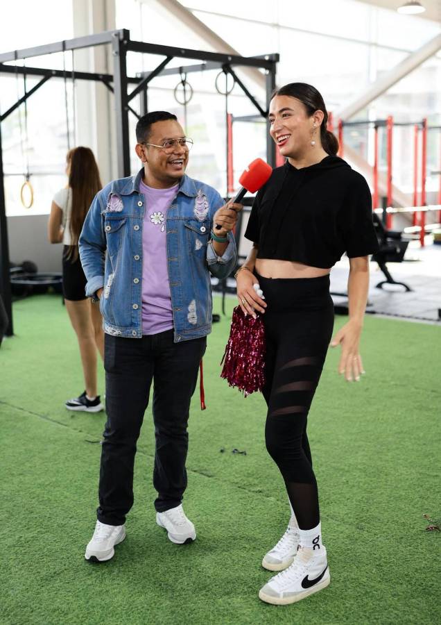 ¡Derroche de hermosura! Así se preparan las bellas pomponeras para el partido de tiktokers entre Honduras y El Salvador