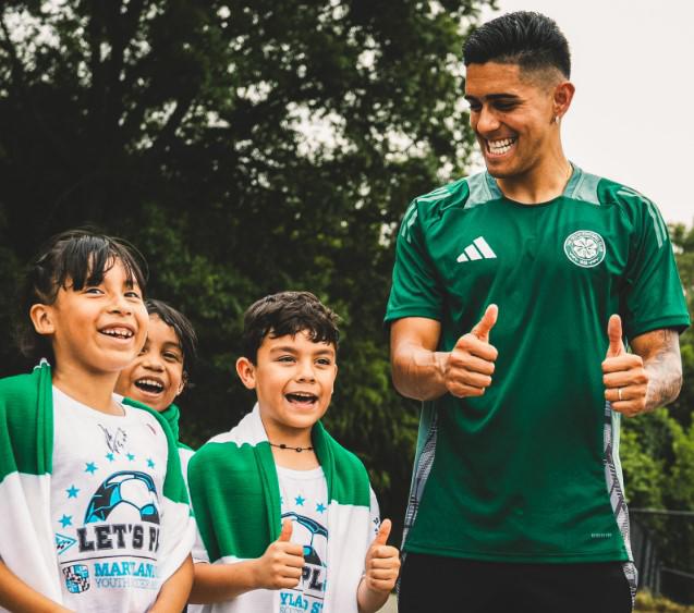 El hondureño Luis Palma visita la Casa Blanca y desata la locura de niños en la gira del Celtic en Estados Unidos