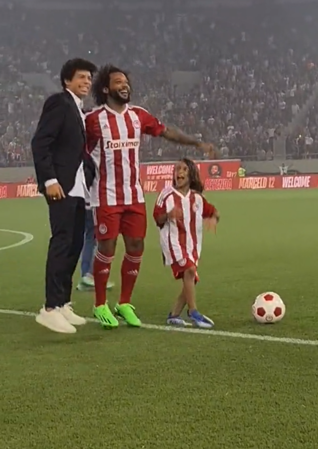 El nuevo dios del Olimpo: la brutal presentación de Marcelo con el Olympiacos de Grecia y bailando junto con sus hijos