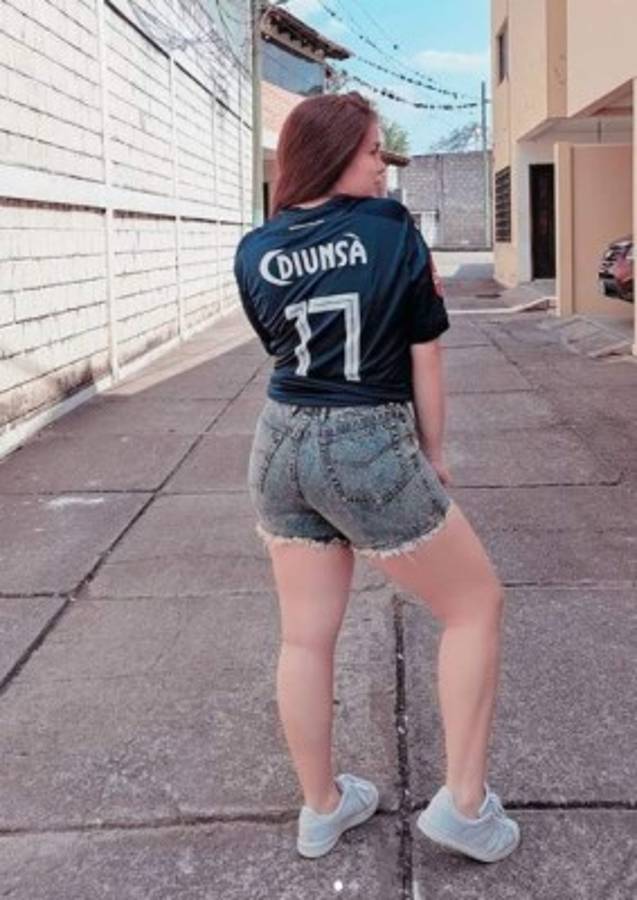 Conoce a Iving Bruni, la hermosa pelirroja que se robó el corazón de Denil Maldonado