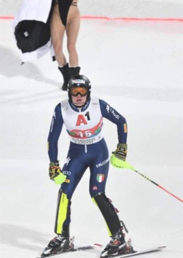 Kinsey Wolanski reaparece: Interrumpe un torneo de esquí para homenajear a Kobe Bryant