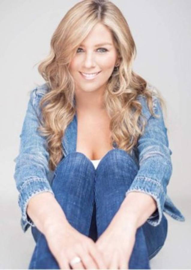 Andrea Guerrero, la bella periodista que se emocionó al entrevistar a James Rodríguez