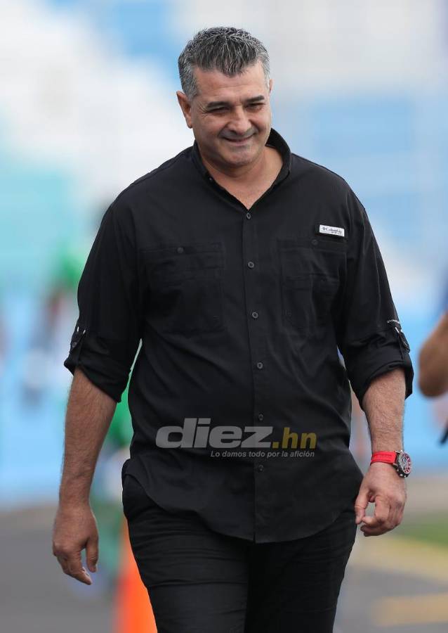 No pudo contener las lágrimas: Diego Vázquez llora y así fue captado en su último día como entrenador de Motagua