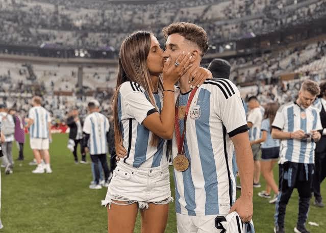 El motivo extradeportivo por el que Julián no vuelve a la Premier: Solo su esposa...