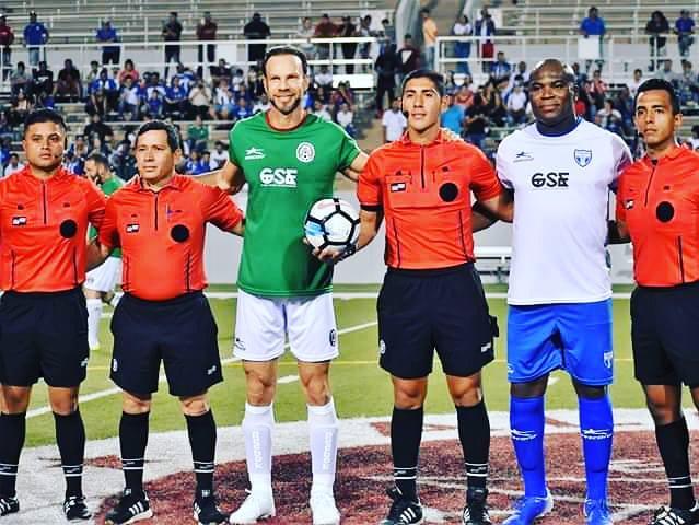 Así es la vida de Samuel Caballero, exfutbolista de Honduras y recordado por el beso con Cuauhtémoc Blanco ¿Qué se dijeron en esa acción?