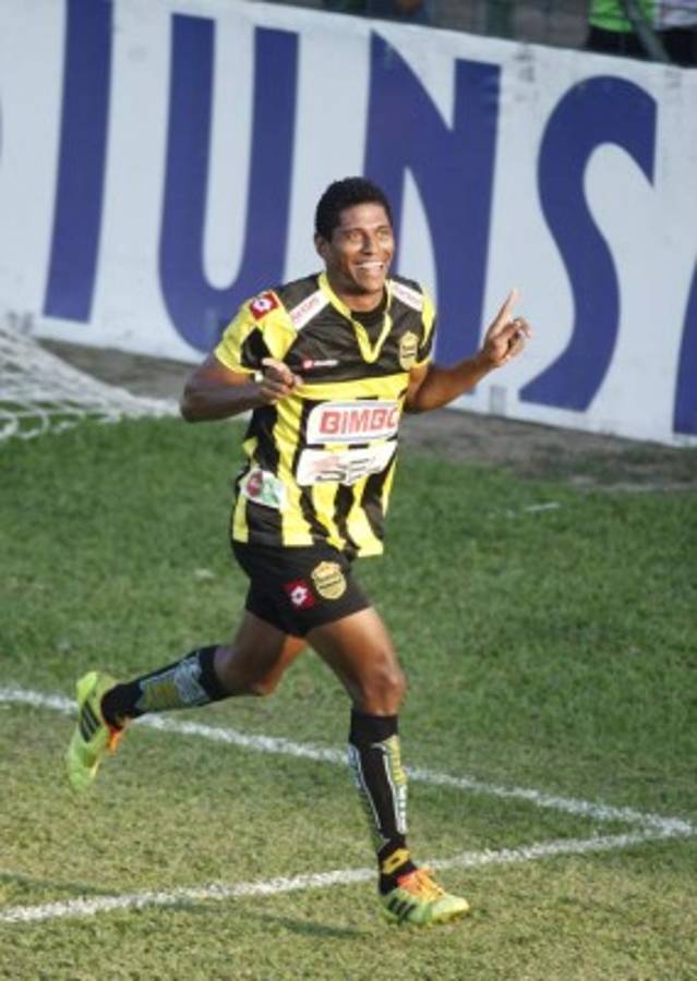 Top: Los 12 equipos en los que ha jugado Carlo Costly a lo largo de su carrera  