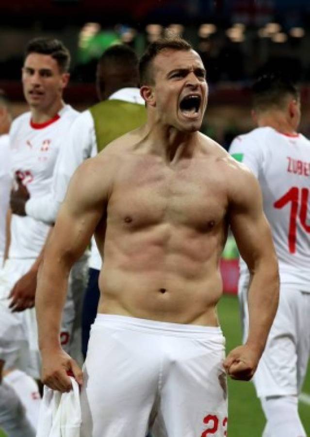 Kaliningrad (Russian Federation), 22/06/2018.- Xherdan Shaqiri of Switzerland celebrates scoring the 2-1 lead during the FIFA World Cup 2018 group E preliminary round soccer match between Serbia and Switzerland in Kaliningrad, Russia, 22 June 2018. (RESTRICTIONS APPLY: Editorial Use Only, not used in association with any commercial entity - Images must not be used in any form of alert service or push service of any kind including via mobile alert services, downloads to mobile devices or MMS messaging - Images must appear as still images and must not emulate match action video footage - No alteration is made to, and no text or image is superimposed over, any published image which: (a) intentionally obscures or removes a sponsor identification image; or (b) adds or overlays the commercial identification of any third party which is not officially associated with the FIFA World Cup) (Mundial de Fútbol, Kaliningrado, Suiza, Rusia) EFE/EPA/MARTIN DIVISEK EDITORIAL USE ONLY